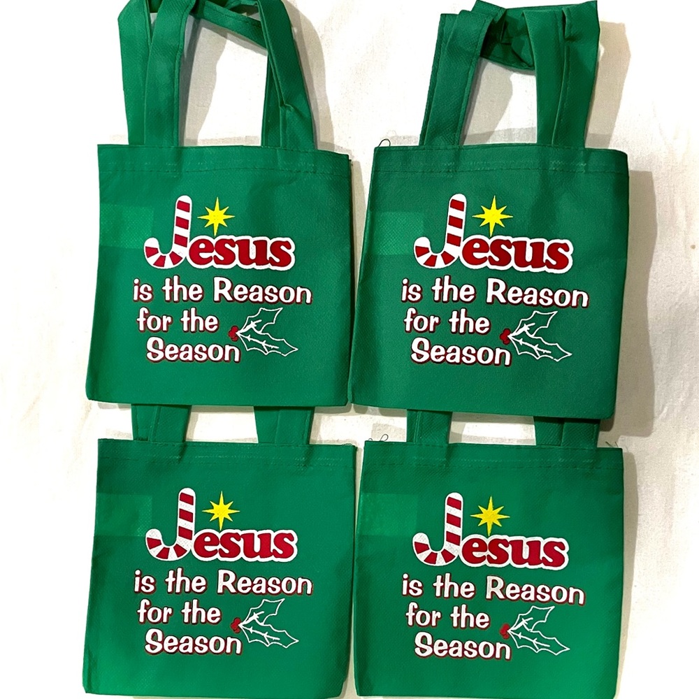CHRISTMAS GIFT BAGS (4) Jesus is the Reason for the Season